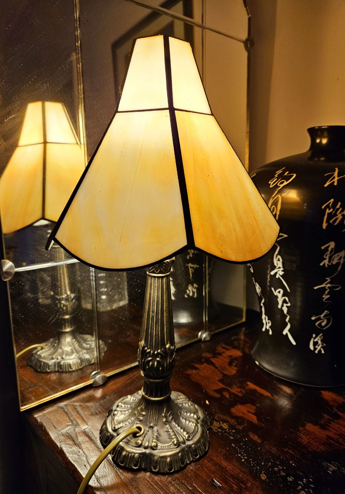 Art Deco Tiffany Style Lamp Shade In Honey & Cream Slag Glass