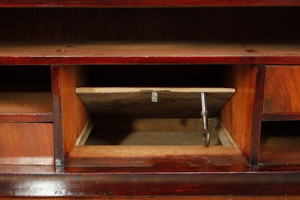 4888.0 Consulate Secretary In Mahogany And Mahogany Veneer photo