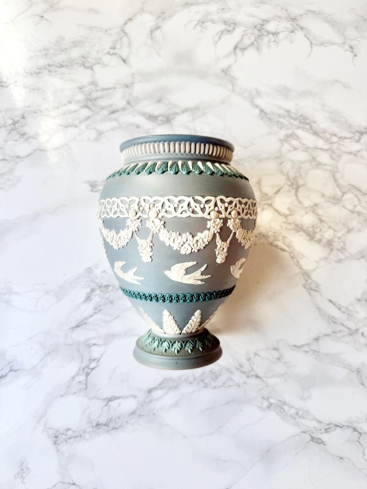 Antique 1884 Vase Rare Doulton Lambeth Art And Crafts Victorian Silicon Ware Bird Pattern Sparrow Floral Garland Jasperware