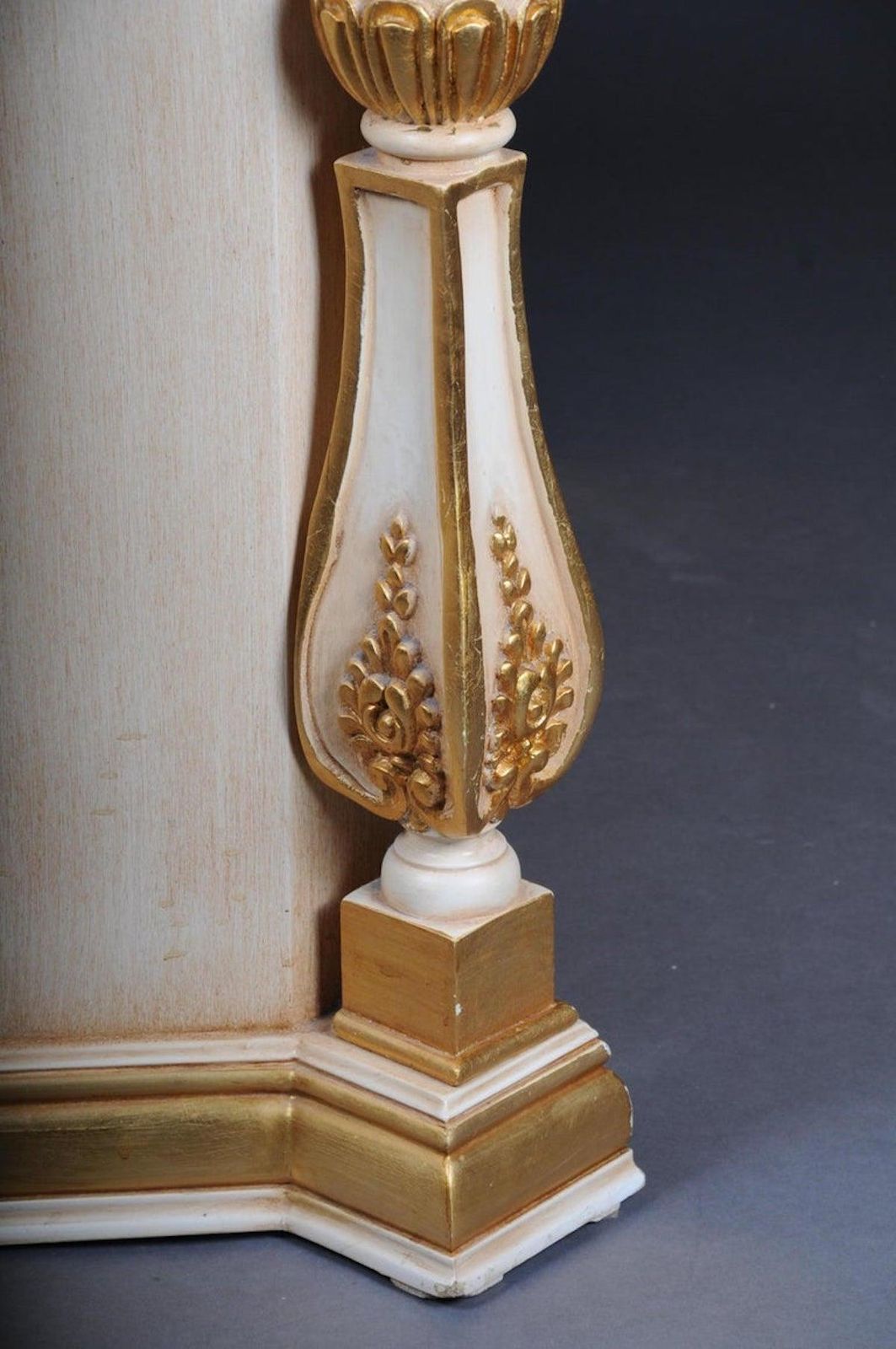 photo vintage Magnificent Louis XV Chest Of Drawers / Sideboard