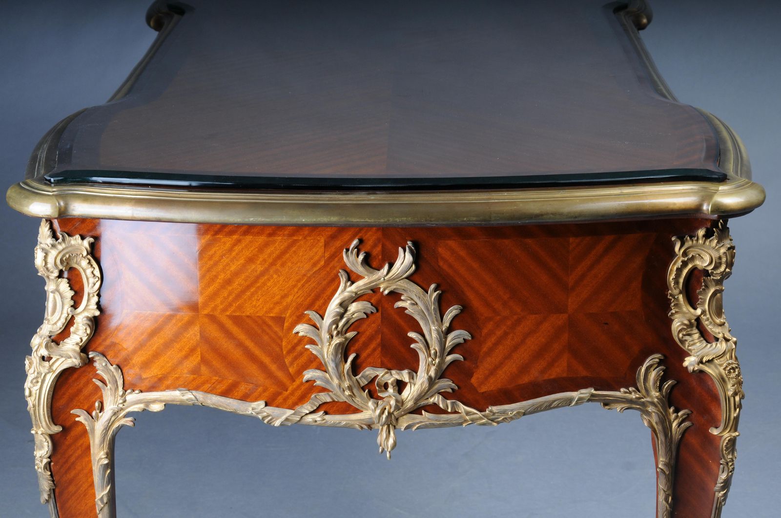 photo vintage Royal French Bureau Plat In Louis XV Style After Francois Linke, Paris