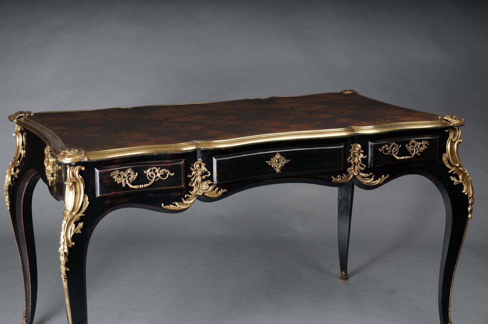 photo vintage Designer Writing Desk / Bureau Plat In Louis XV Style, Piano Black And Gold