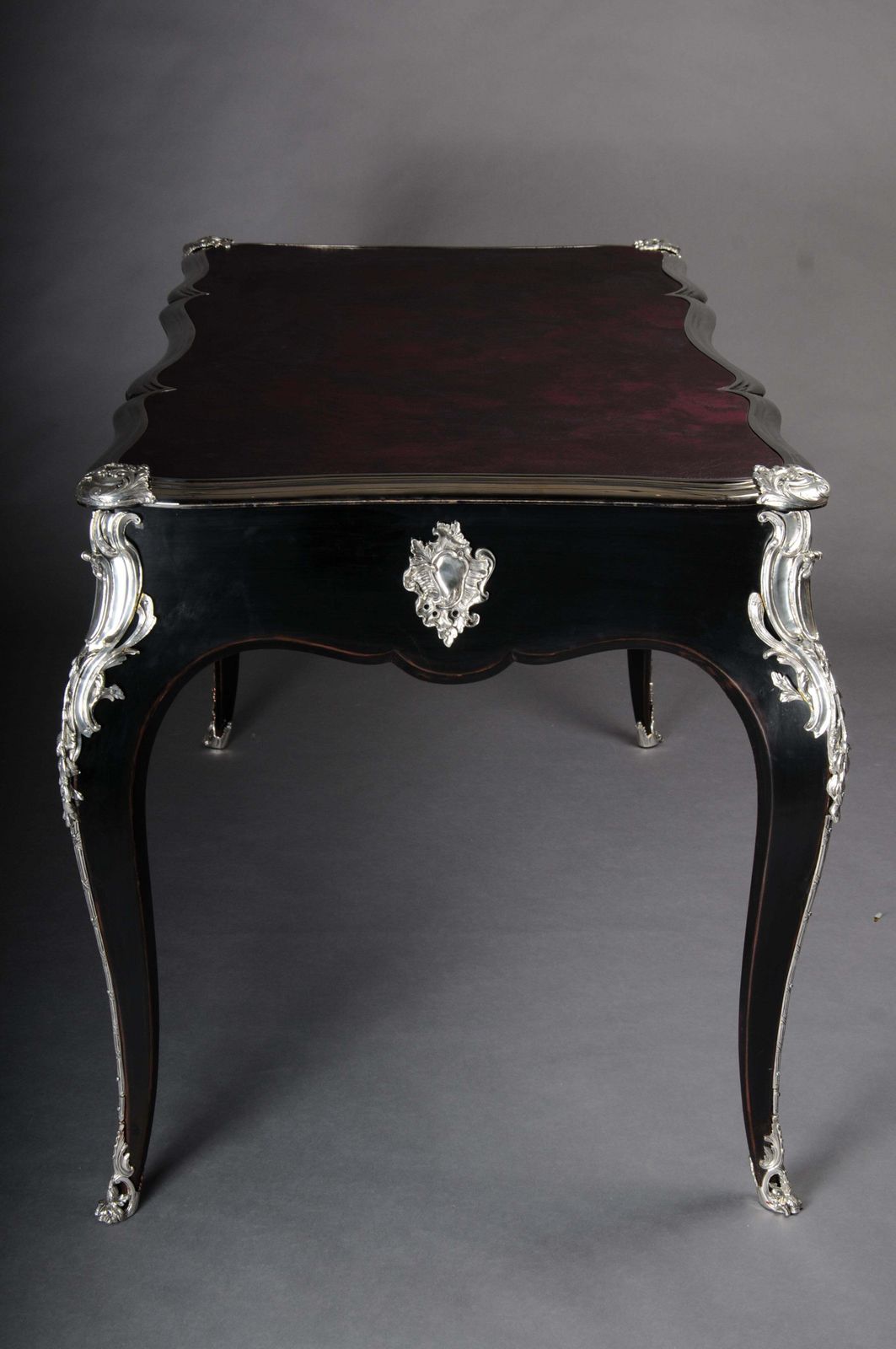photo vintage Designer Writing Desk / Bureau Plat In Louis XV Style Piano Black With Silver