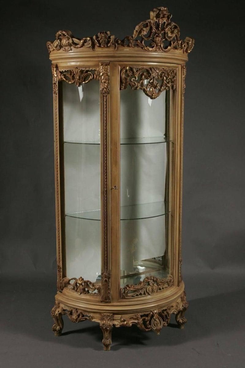 20th Century French Curved Feet Vitrine photo furniture