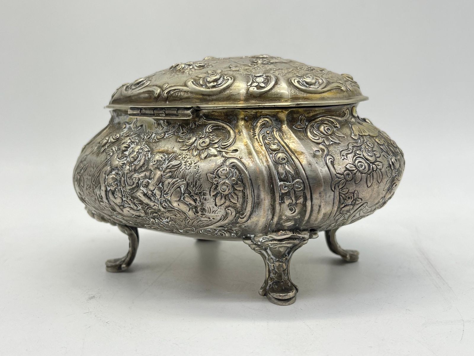 Exclusive Bonboniere / Sugar Lidded Box 800 Silver Germany Gilded, Flowers Putto photo buy
