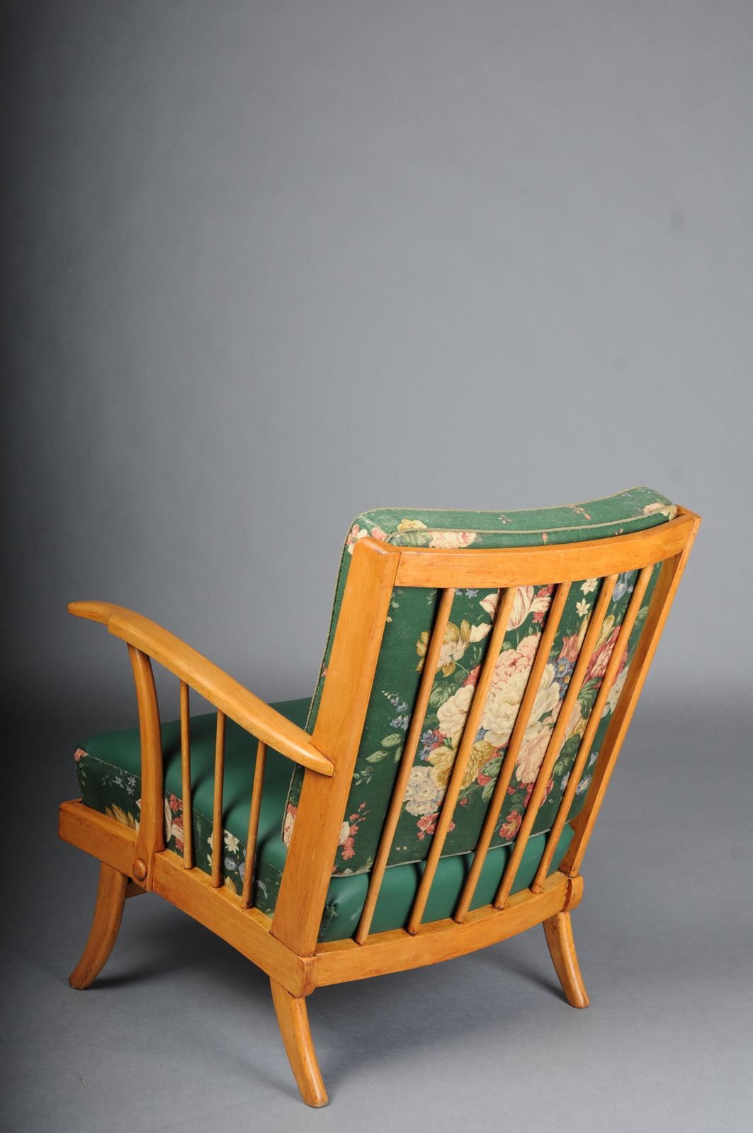 photo furniture Impressive 1950s Armchair/Club Chair/Lounge Chair Paolo Buffa, Maple.