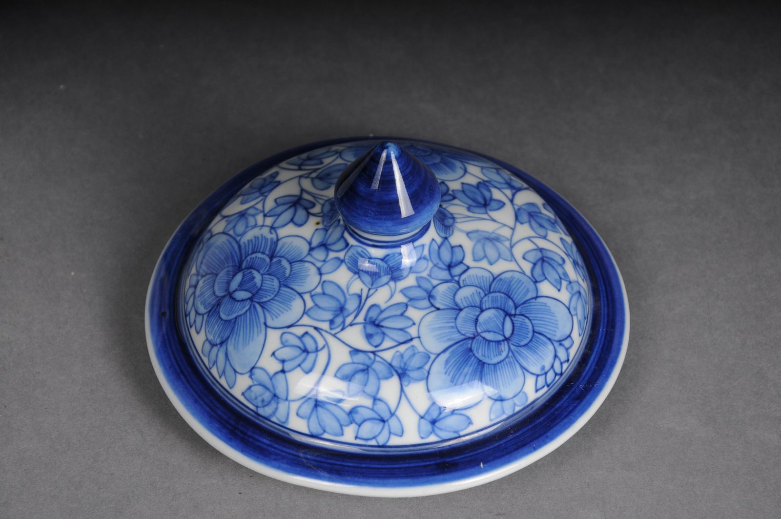 photo furniture Pair Of Asian Lidded Vases, Porcelain, 20th Century.