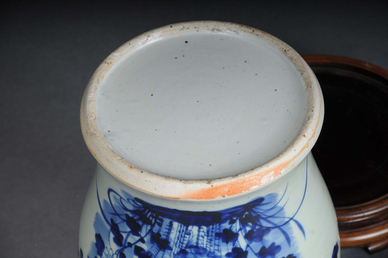 photo furniture Large Asian Table Vase, Porcelain, 20th Century.
