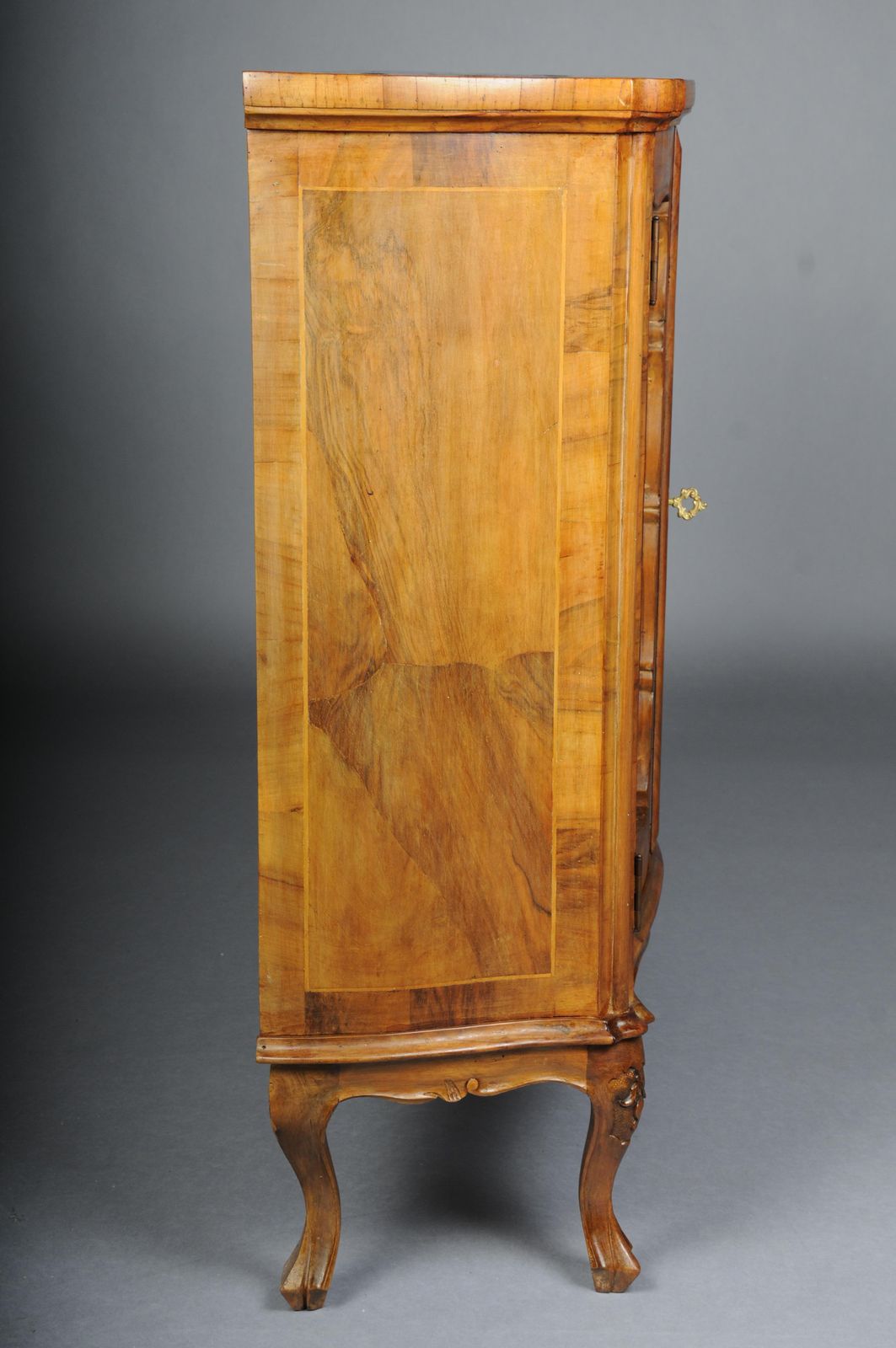 photo vinterior Beautiful Antique Wall Cabinet/Hall Cabinet, 20th Century. Walnut Root Veneer.
