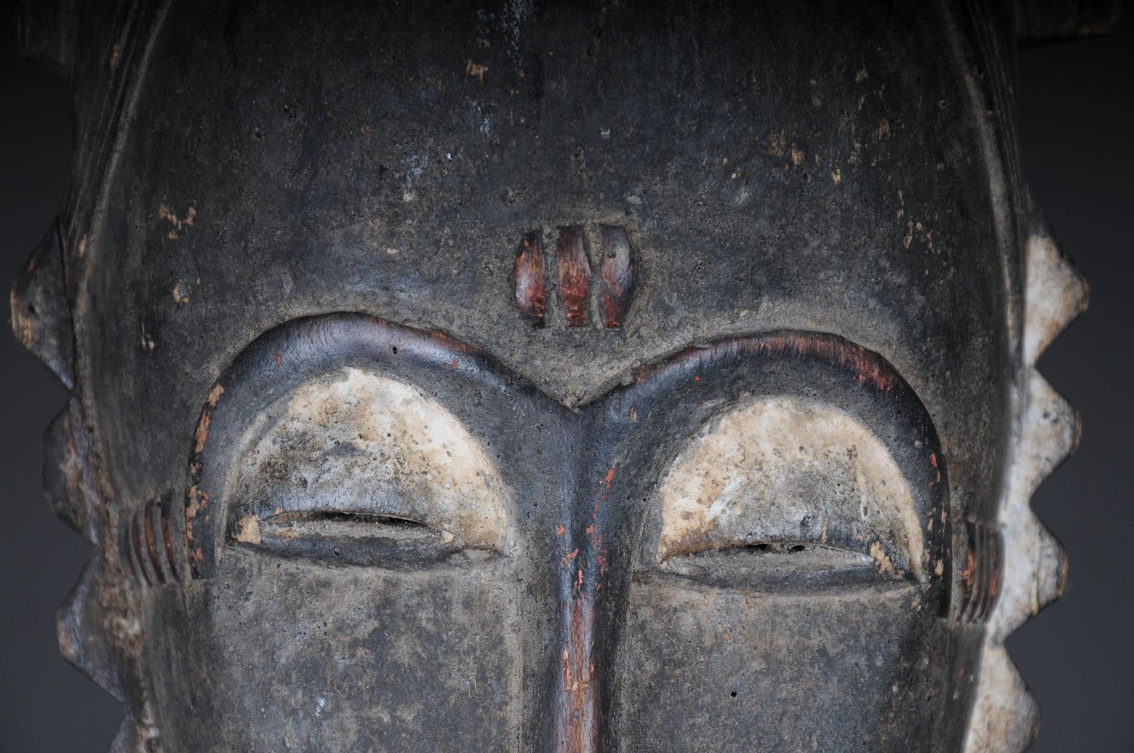 20th Century Antique Carved Wooden Face Mask, African Folk Art. Hangable.Decorat photo Home Decor