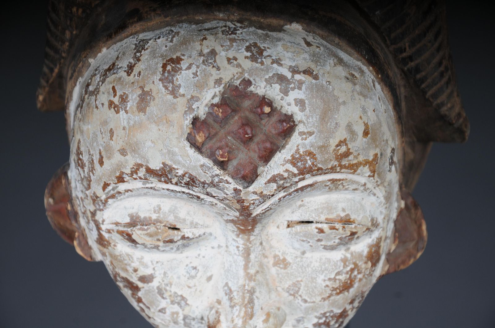 20th Century Antique Carved Wooden Face Mask, African Folk Art. Hangable.Decorat photo vinterior