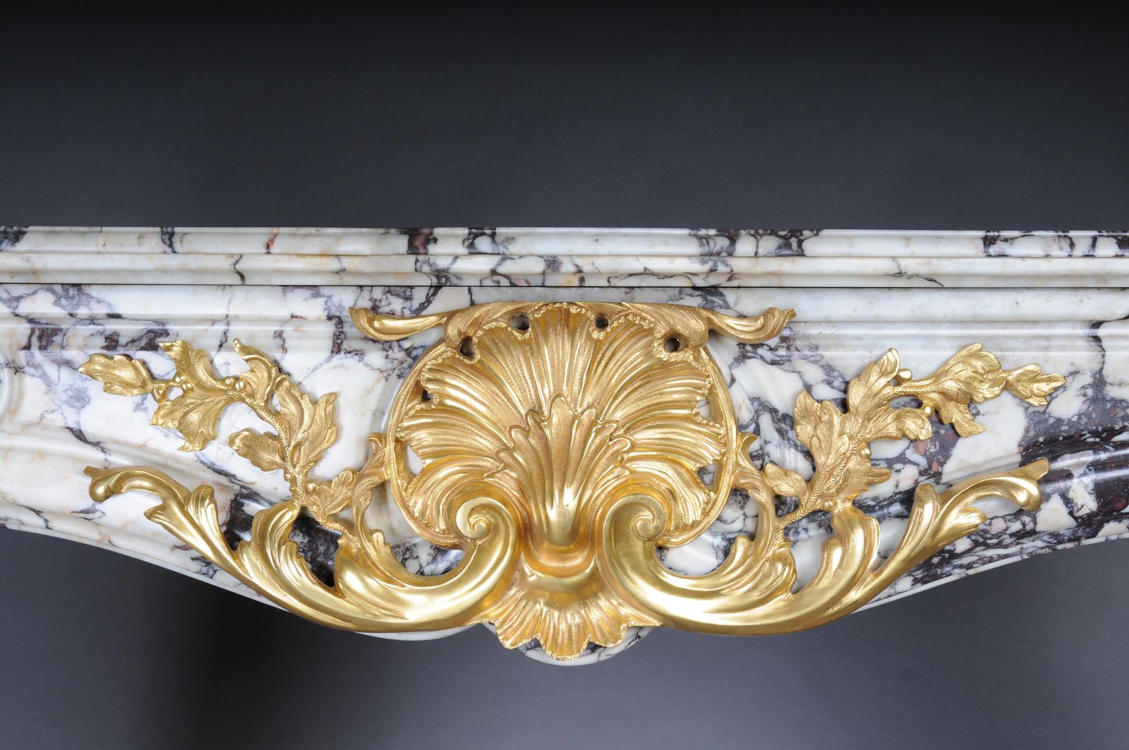 20th Century Magnificent French Marble Fireplace With Gilded Bronze. photo vinterior