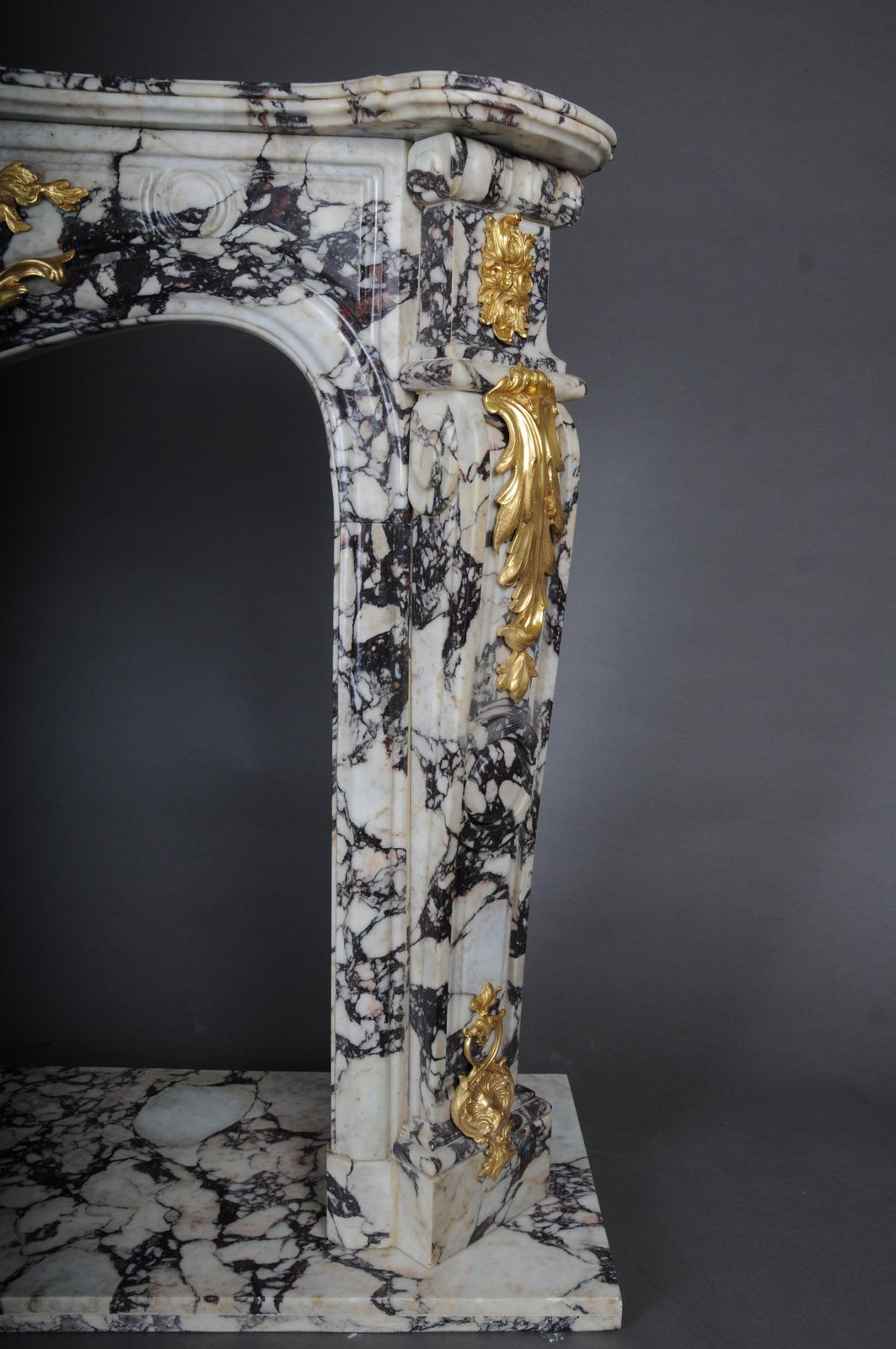 photo vinterior 20th Century Magnificent French Marble Fireplace With Gilded Bronze.