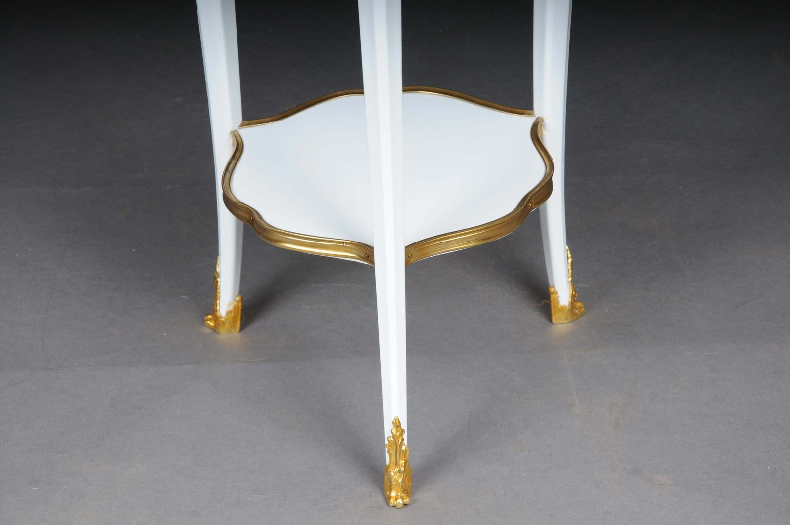 photo furniture 20th Century French Salon Side Table In Louis XV After F. Linke, White