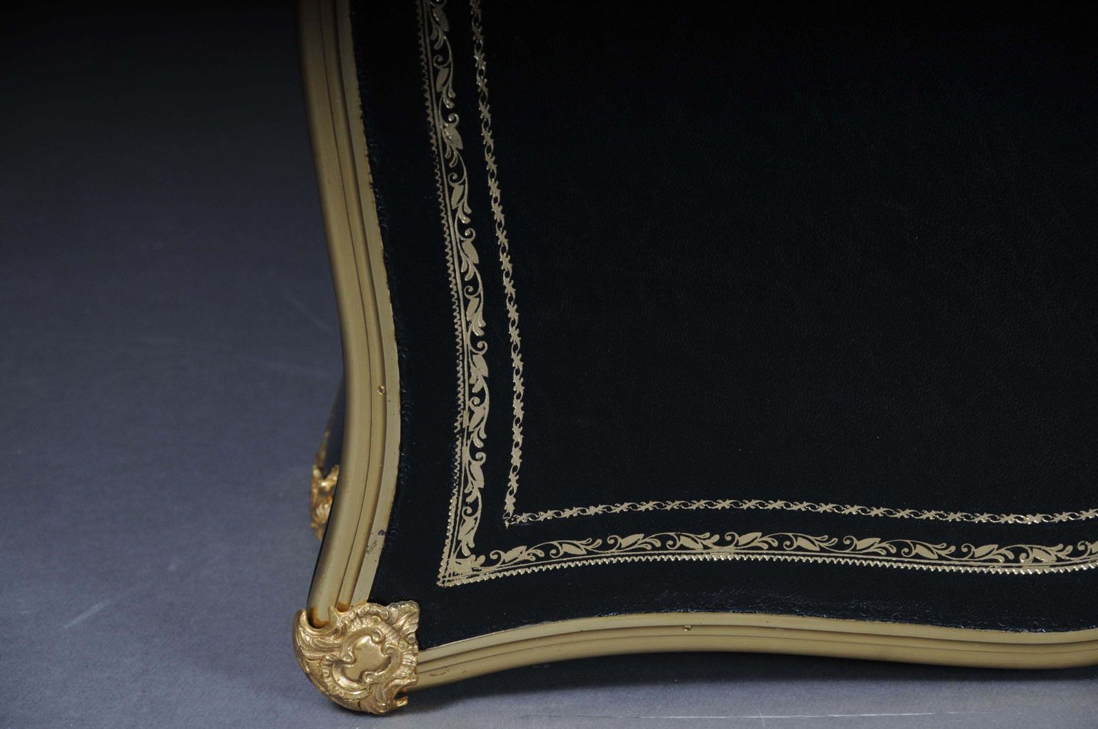 photo furniture 20th Century Elegant Black Bureau Plat / Writing Desk In Louis XV, Beech