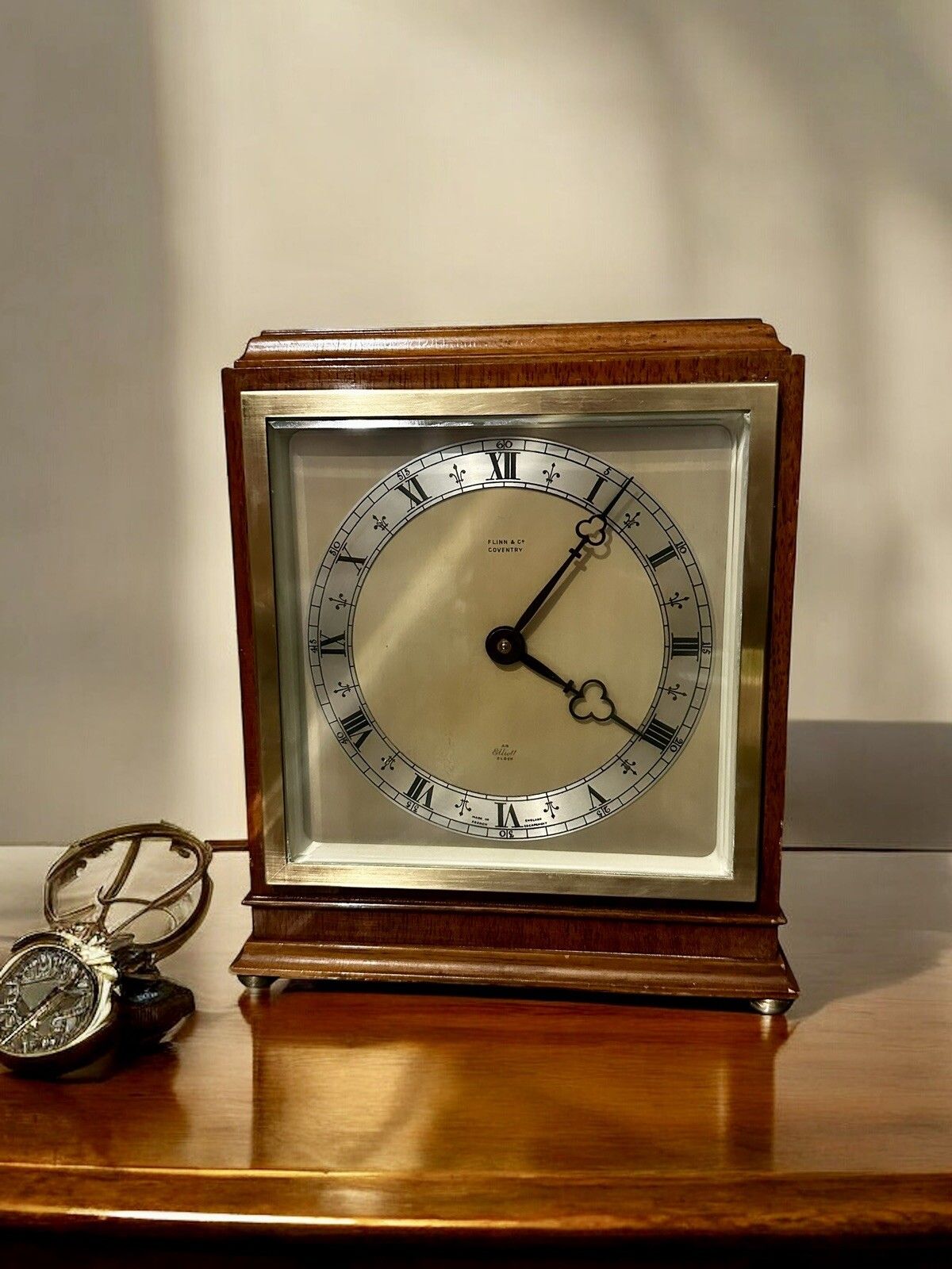 Vintage Elliott London 8 Day Mantel Clock – Oak Cased Clock S  Superb Quality photo furniture