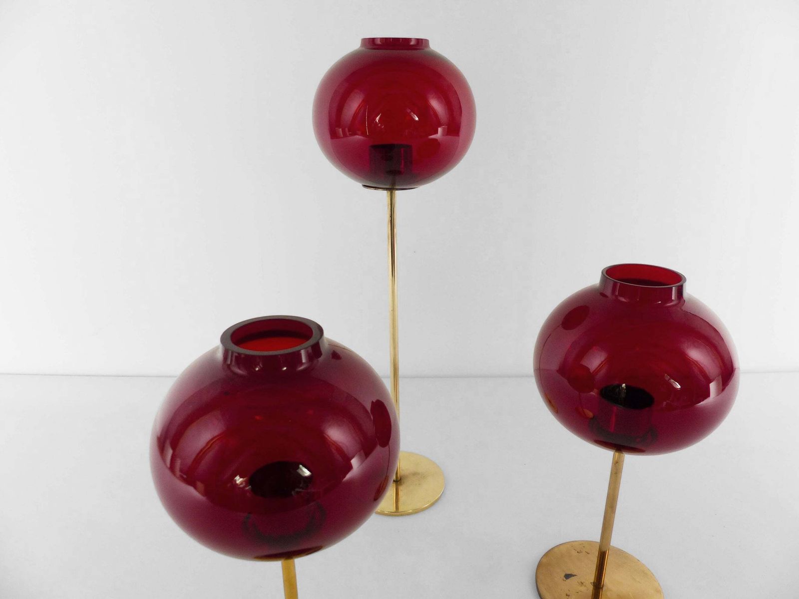 Set Of Three Hans Agne Jakobsson Ab Markaryd Nr135 Red Tealight Candle Holders photo 1500.0