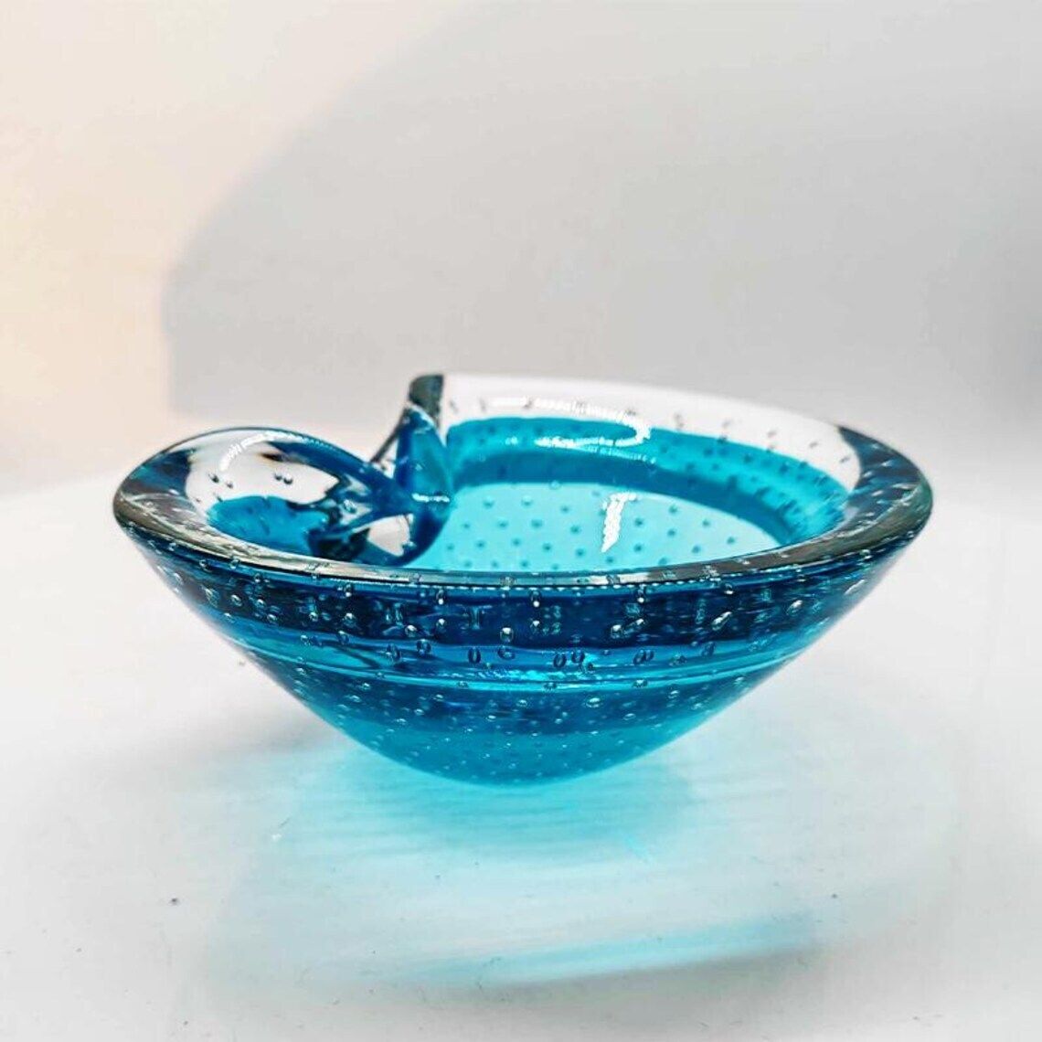 1960s Shell Ashtray Or Catch All In Murano Glass By Flavio Poli For Seguso. Made In Italy.
