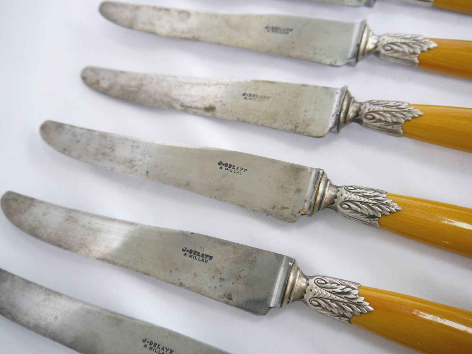 Boxed Set Of 12 Vintage Steel Table Knives, French Steel Bladed Knives, Antique Table Knives, 12 Knives, Vintage Cutlery photo vinterior