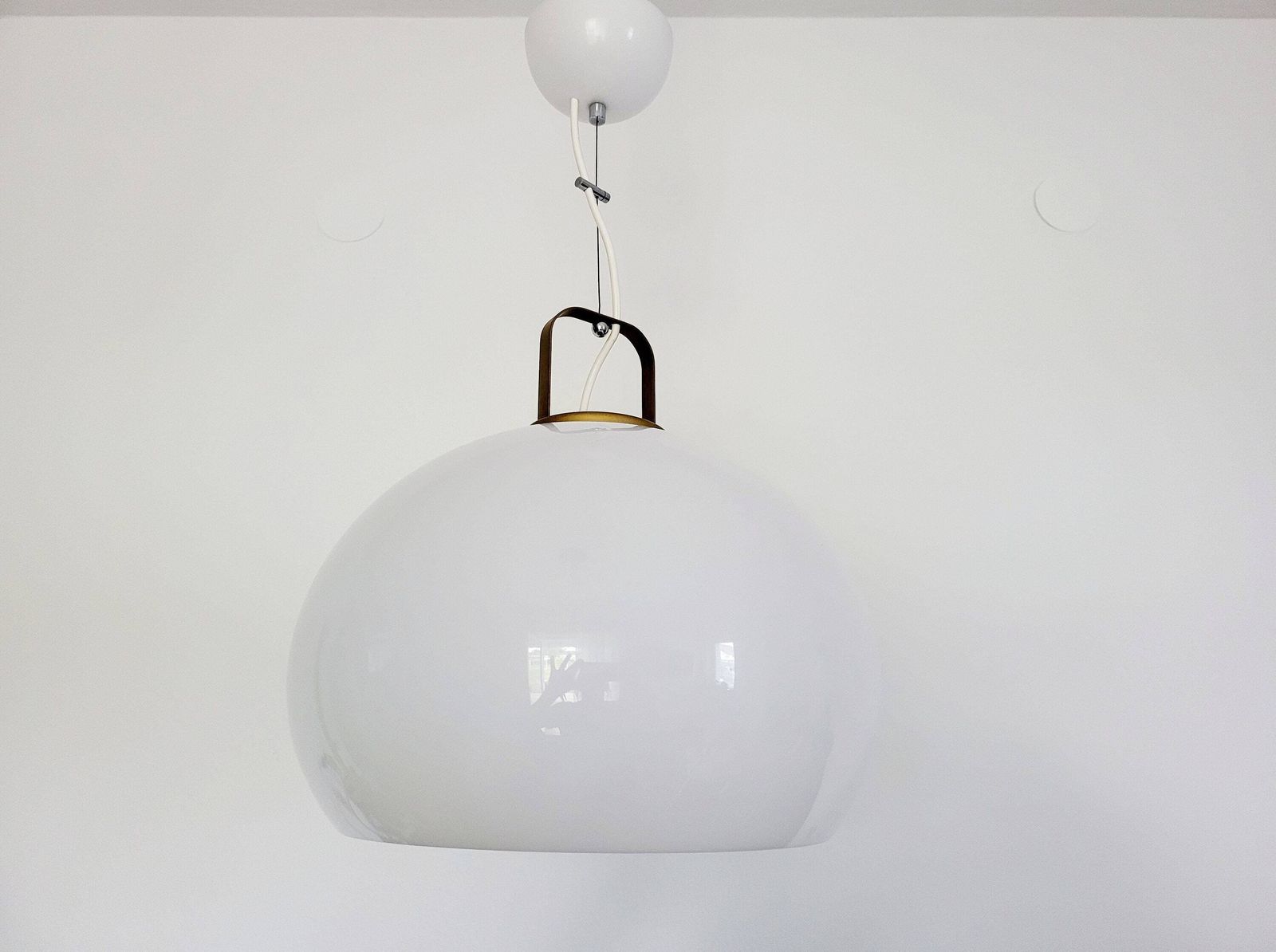 Vintage Pendant Light Guzzini Zurigo, Space Age Ceiling Light, Lucerna Pendant Lamp, Plastic White Lamp, Meblo 70's Italian Design, Mcm photo furniture