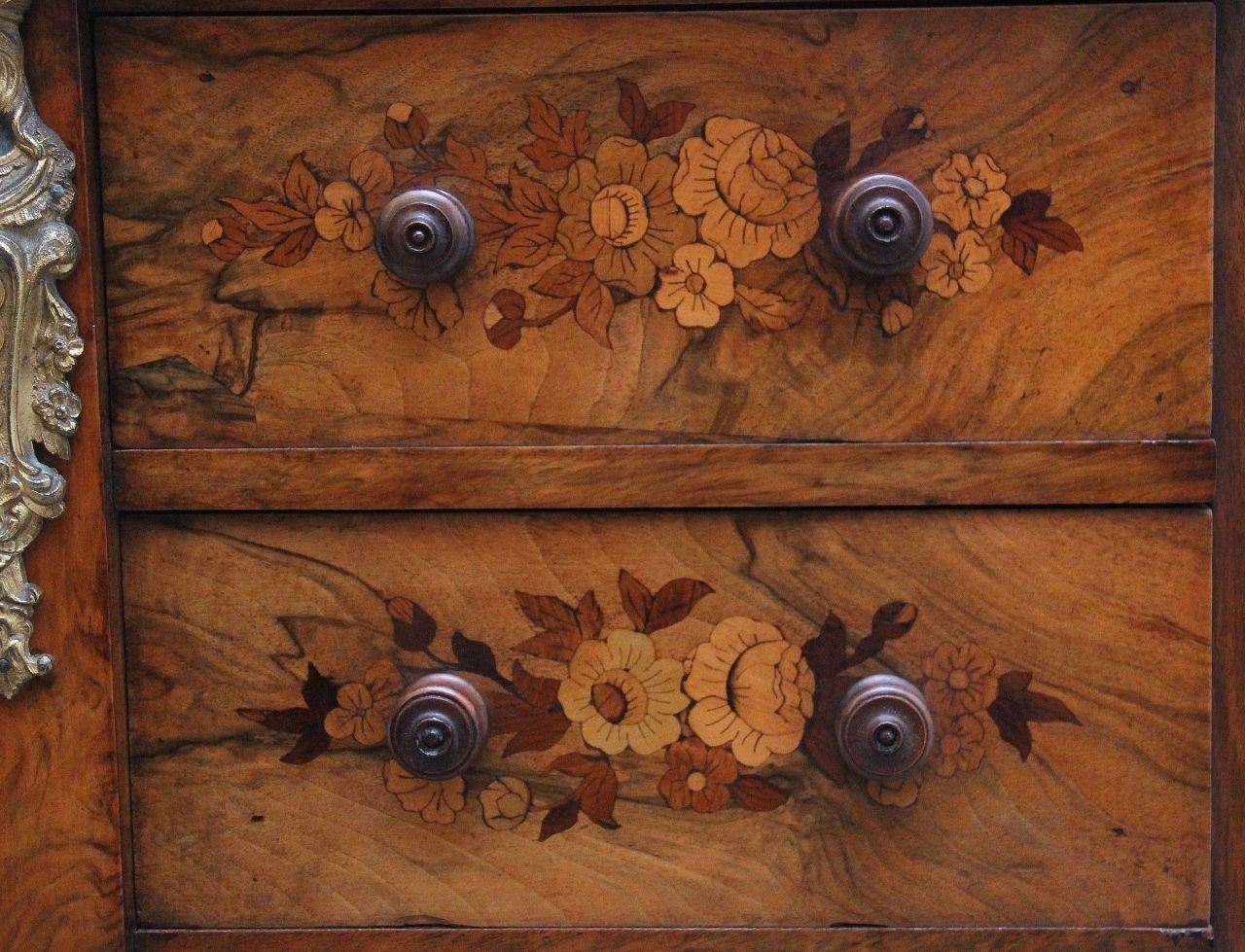 19th Century Walnut & Marquetry Wellington Chest photo vinterior