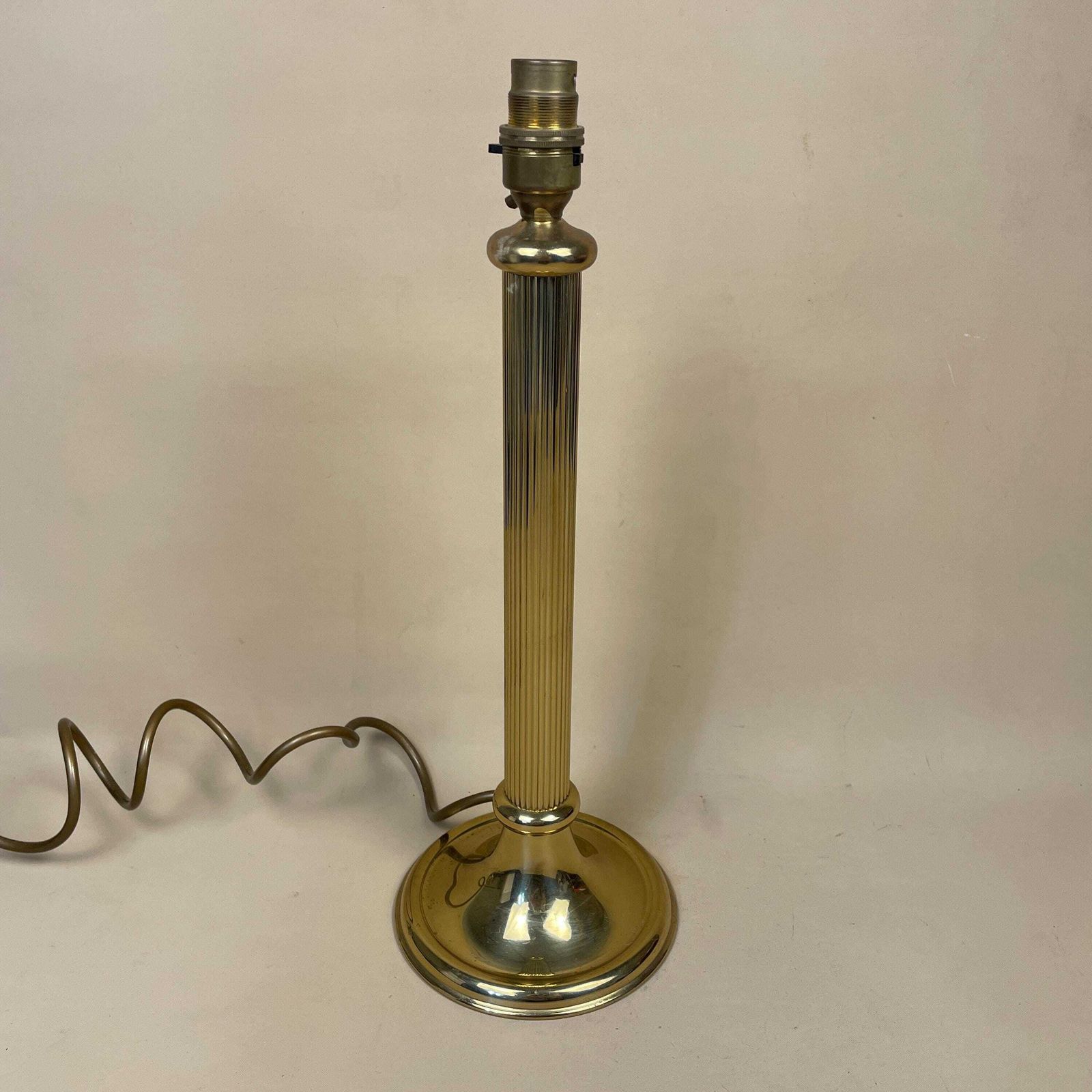 Vintage Metal Gold Brass Lamp Light Bedside Table Ornate Column Pillar Desk Antique Round Base Detail Medium Striped