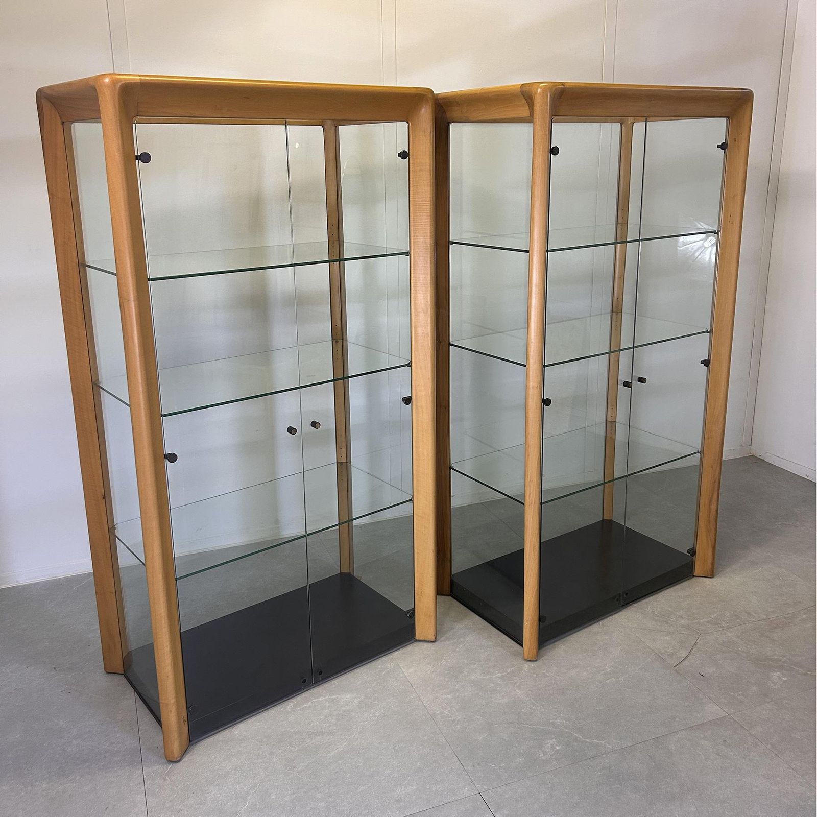 Angelo Mangiarotti Set Of Two Showcases De Nos 1970s. photo furniture