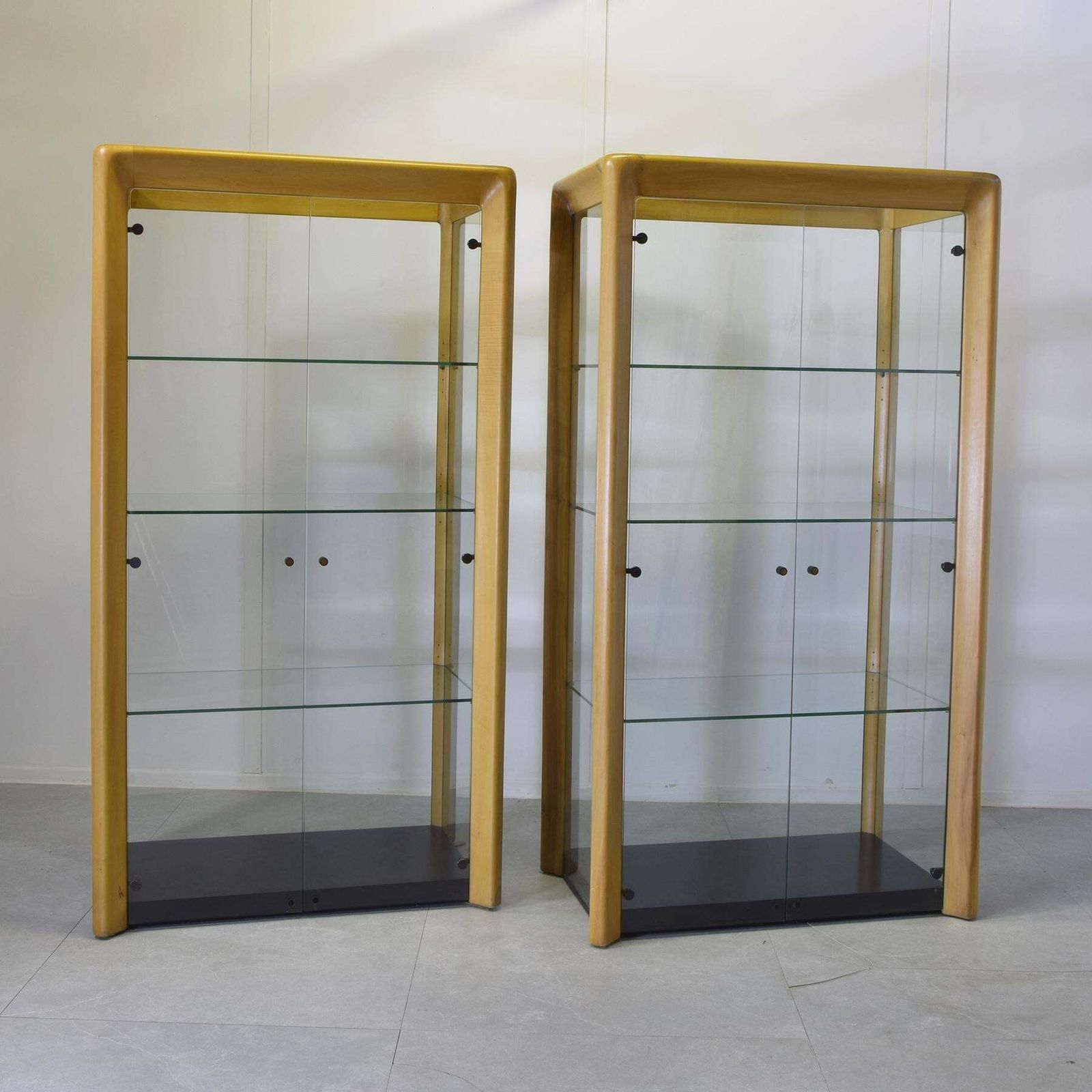 Angelo Mangiarotti Set Of Two Showcases De Nos 1970s. photo 5876.0