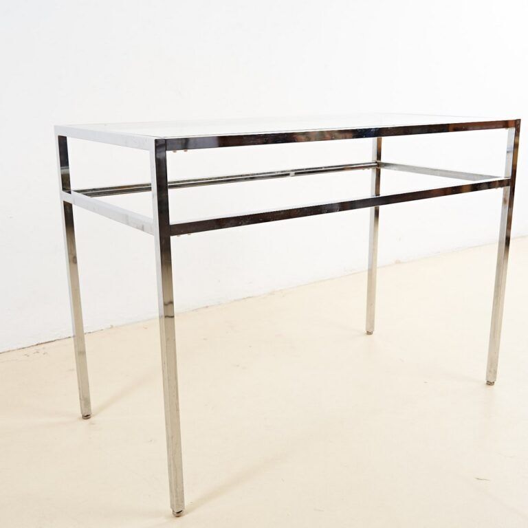 Verchroomd Metalen Tafel Met Glazen Blad photo for sale