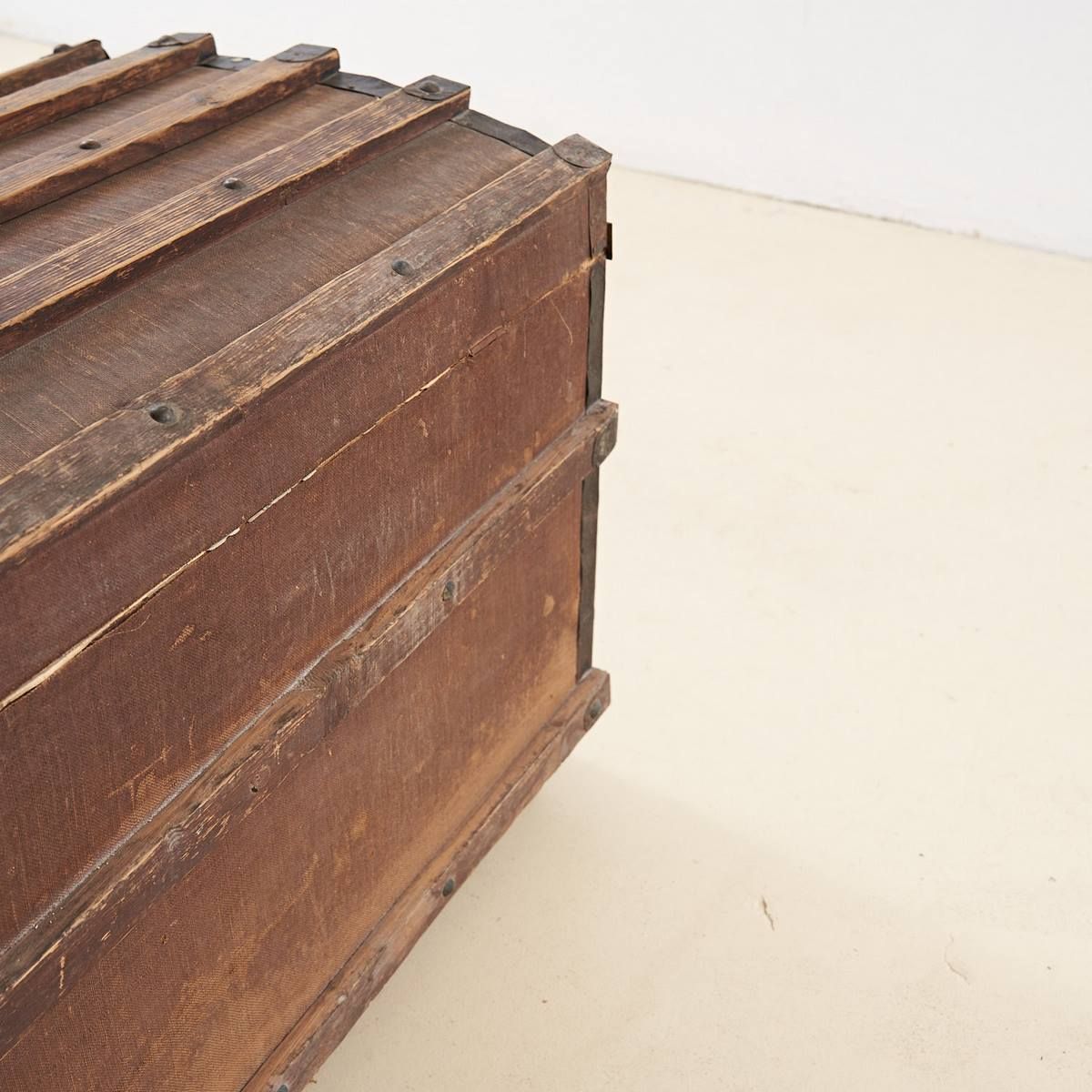 Antique Wooden Trunk, 1800s photo vinterior