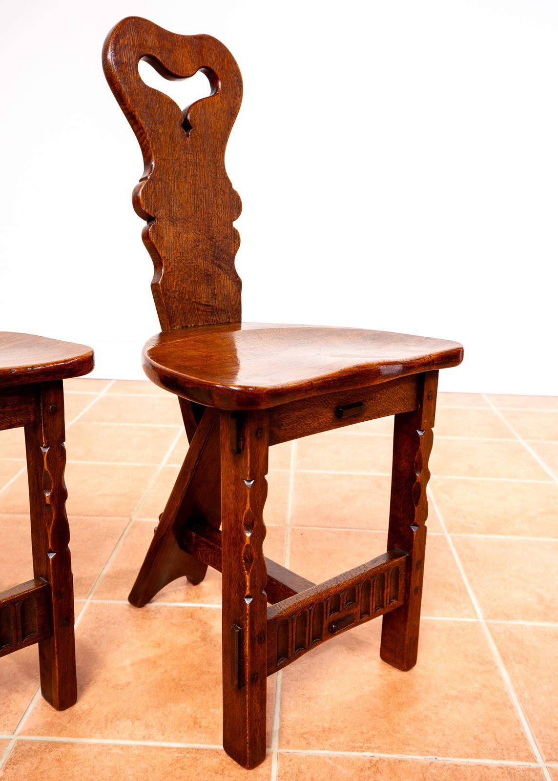 photo vinterior Vintage Arts & Crafts Chairs Pair Hall Side Dining Chairs By Rupert Griffiths Rusti.C Cotswold School Traditiona.L Mission Craftsman Mid Century Mcm