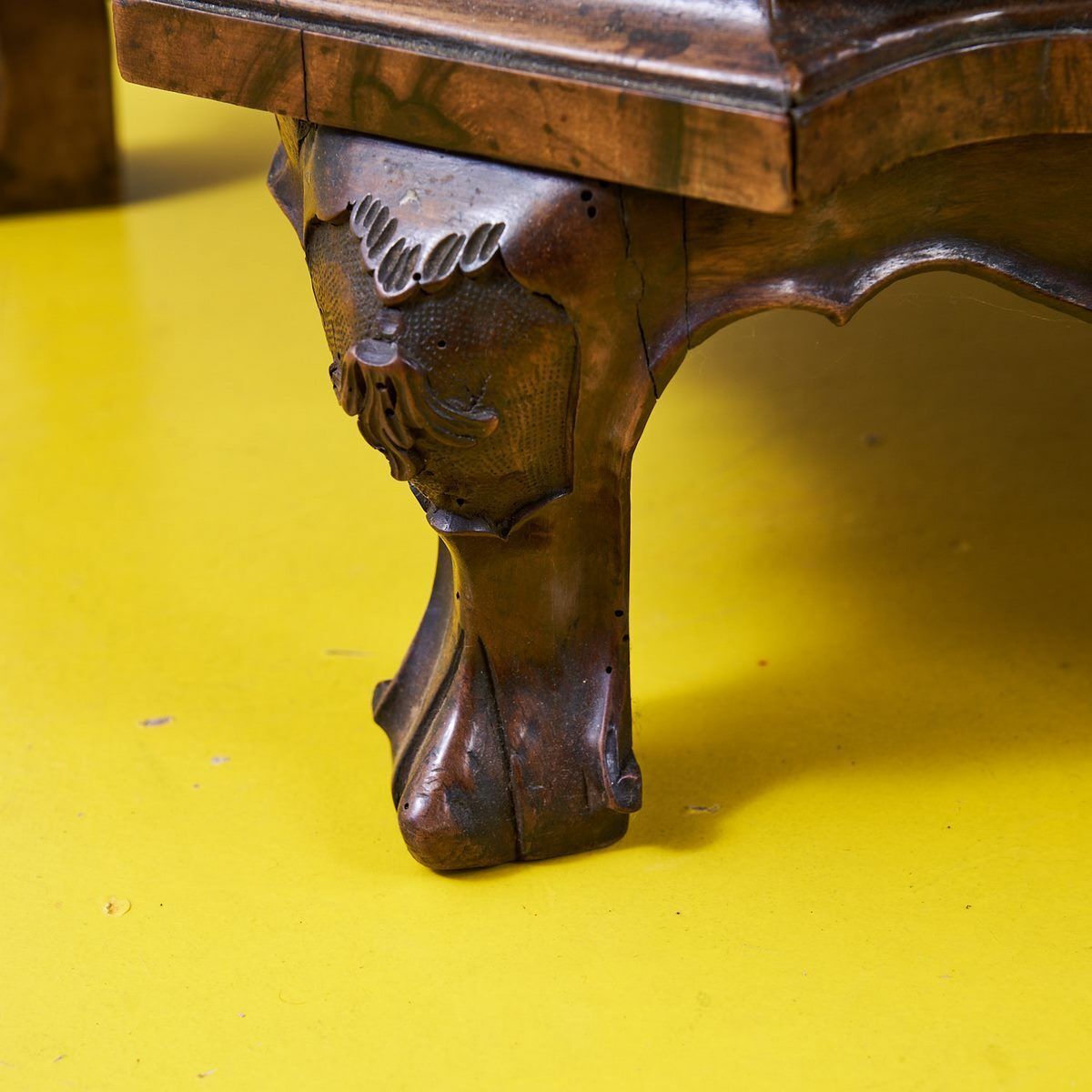 photo vinterior Early 1900s Walnut Veneered Troumeau