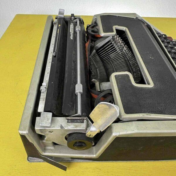 Vintage Olivetti Typemachine Letter Dl photo vinterior