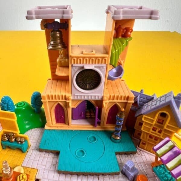 photo furniture Polly Pocket Game Notre Dame And The Giraffe House