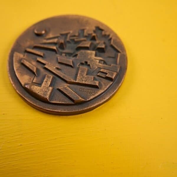 Bronzen Medaille – Relatiegeschenk Van De Cassa Di Risparmio Di Padova E Rovigo, 1979 photo furniture