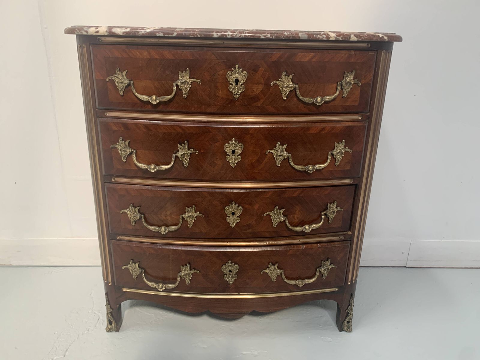 photo vintage 20th Century Rosewood And Mahogany Chest Of Drawers