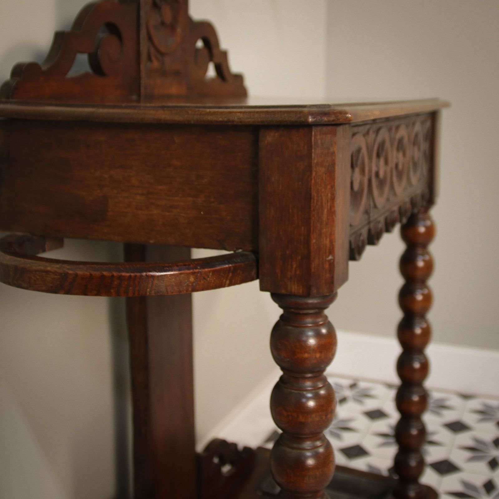 Hall Stand Late Victorian In A Crucifix Shape With Bobbin Legs photo Furniture