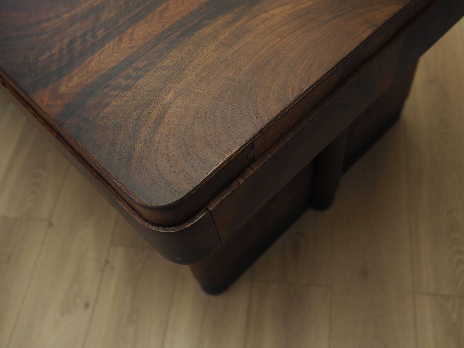 photo vinterior Walnut Desk, Italian Design, 1960s, Production: Italy