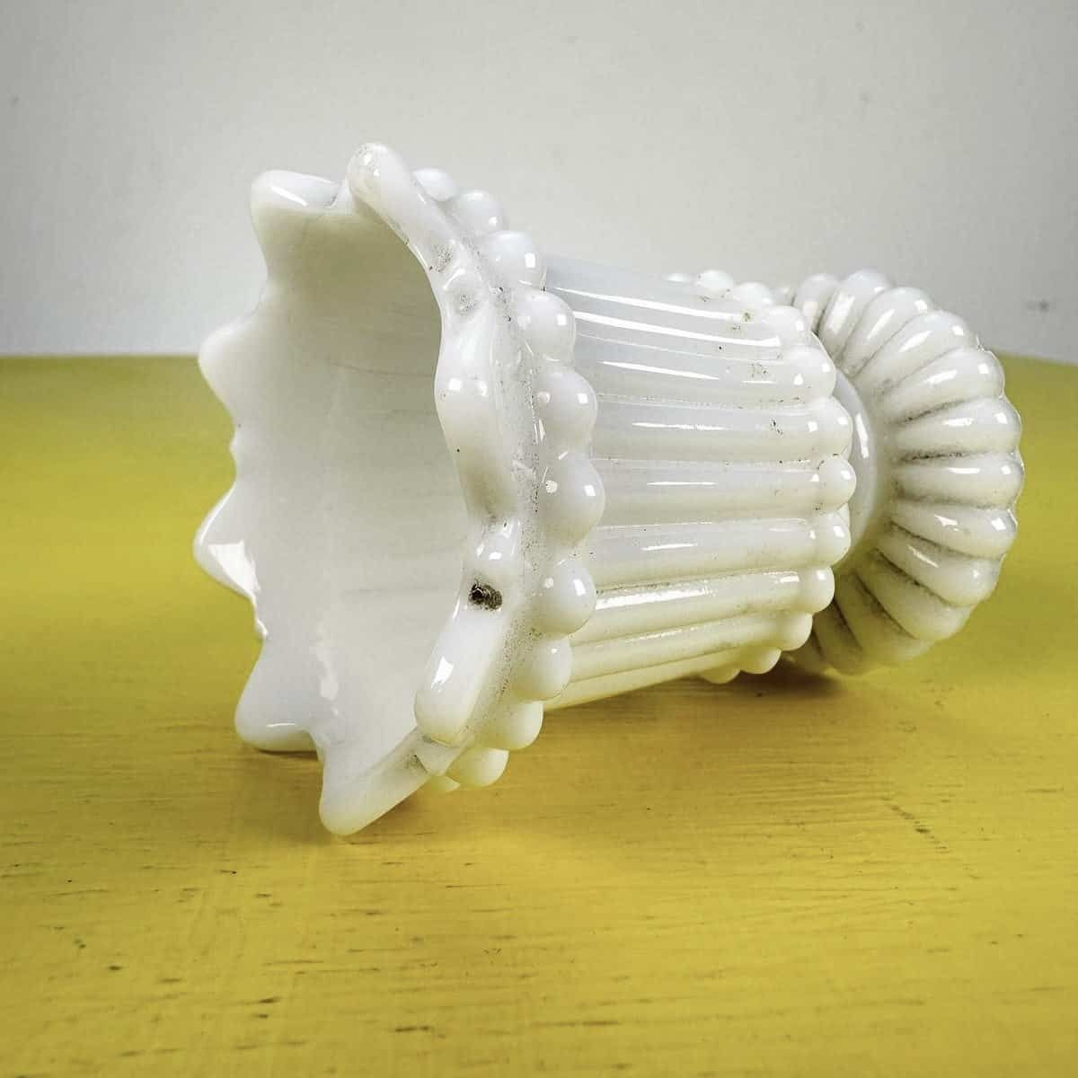 Vintage Eierdopje Van Opaalkleurig Glas photo 67.0