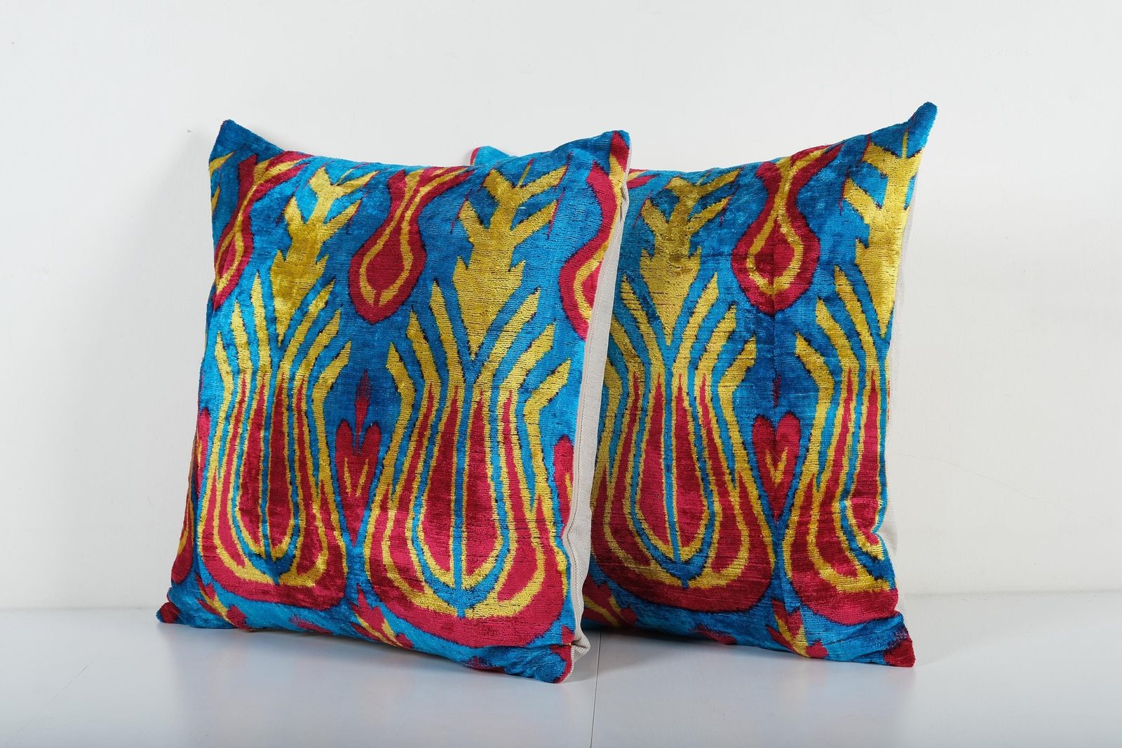 Red And Blue Ikat Velvet Cushion Cover   Set Of Two Floral Turkish Tulip Design Pillow photo Textiles