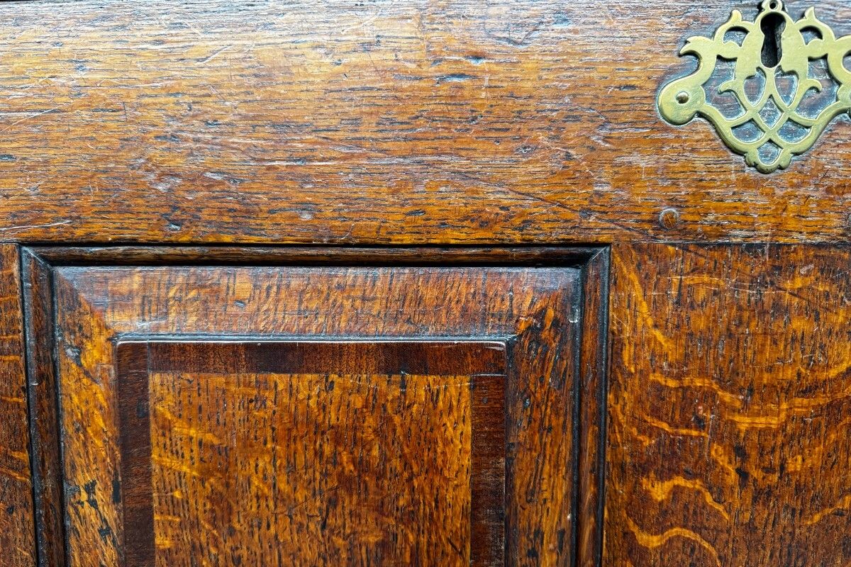 photo furniture Antique 18th Century Georgian Oak Crossbanded Mule Chest