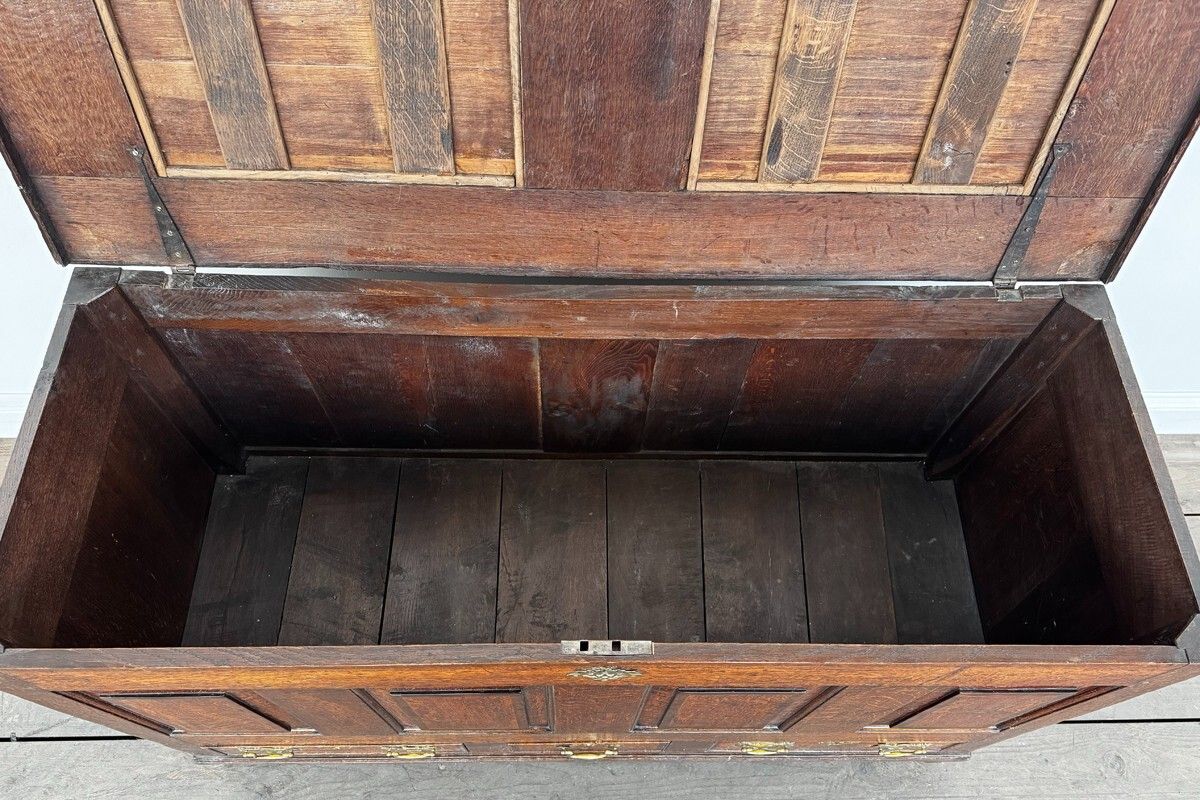 1250.0 Antique 18th Century Georgian Oak Crossbanded Mule Chest photo