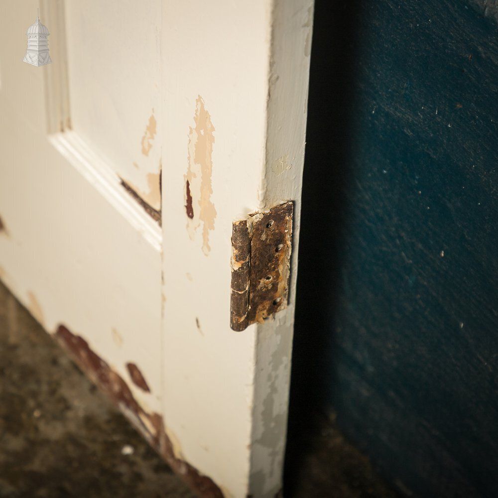 photo vintage 1930s 4 Panel Door – Distressed White, Beehive Handles, Original Locks & Hinges