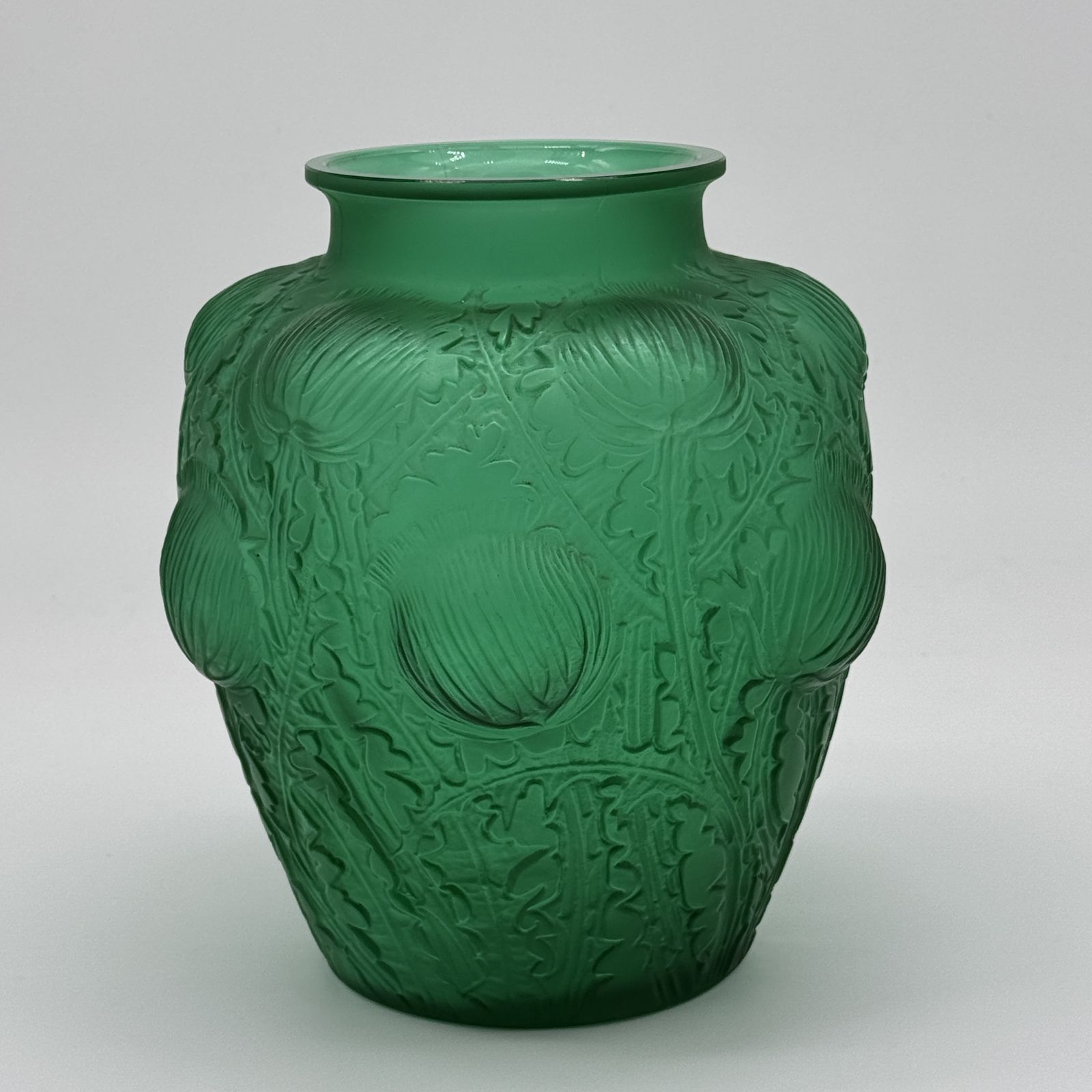 à R.Lalique Green Glass Domrémy Vase