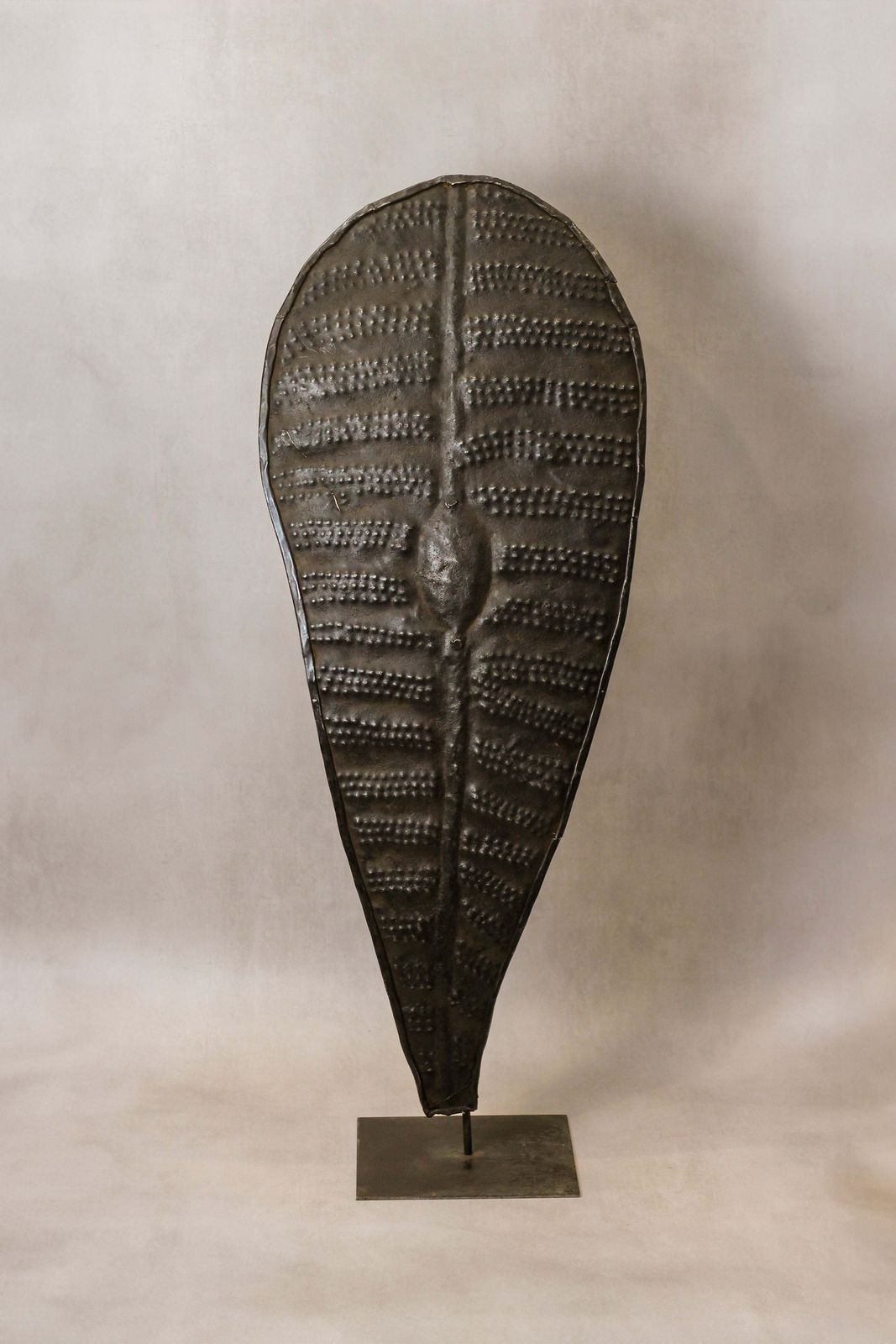 Vintage Sudanese Dinka Shield   44.1