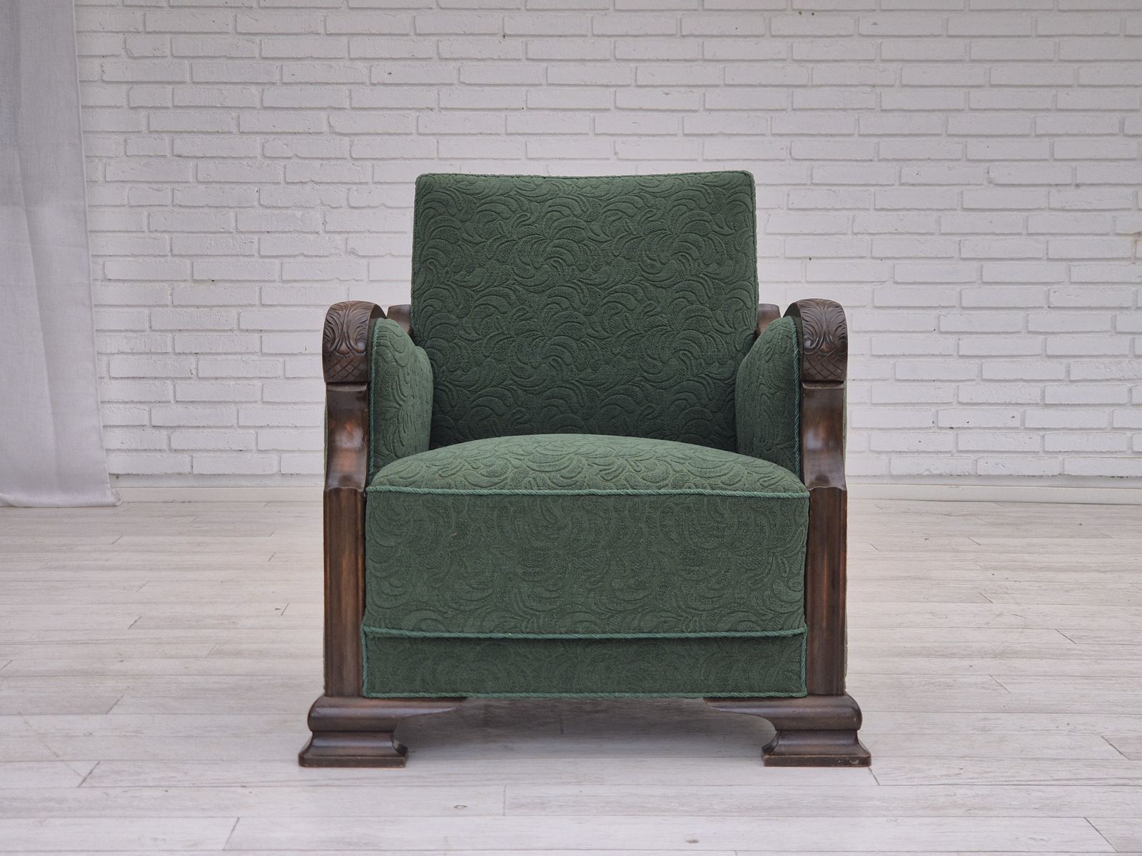 photo furniture Ca. Jaren 1950, Deense Relaxstoel, Groene Meubelmix Wollen Stof, Beukenhout.