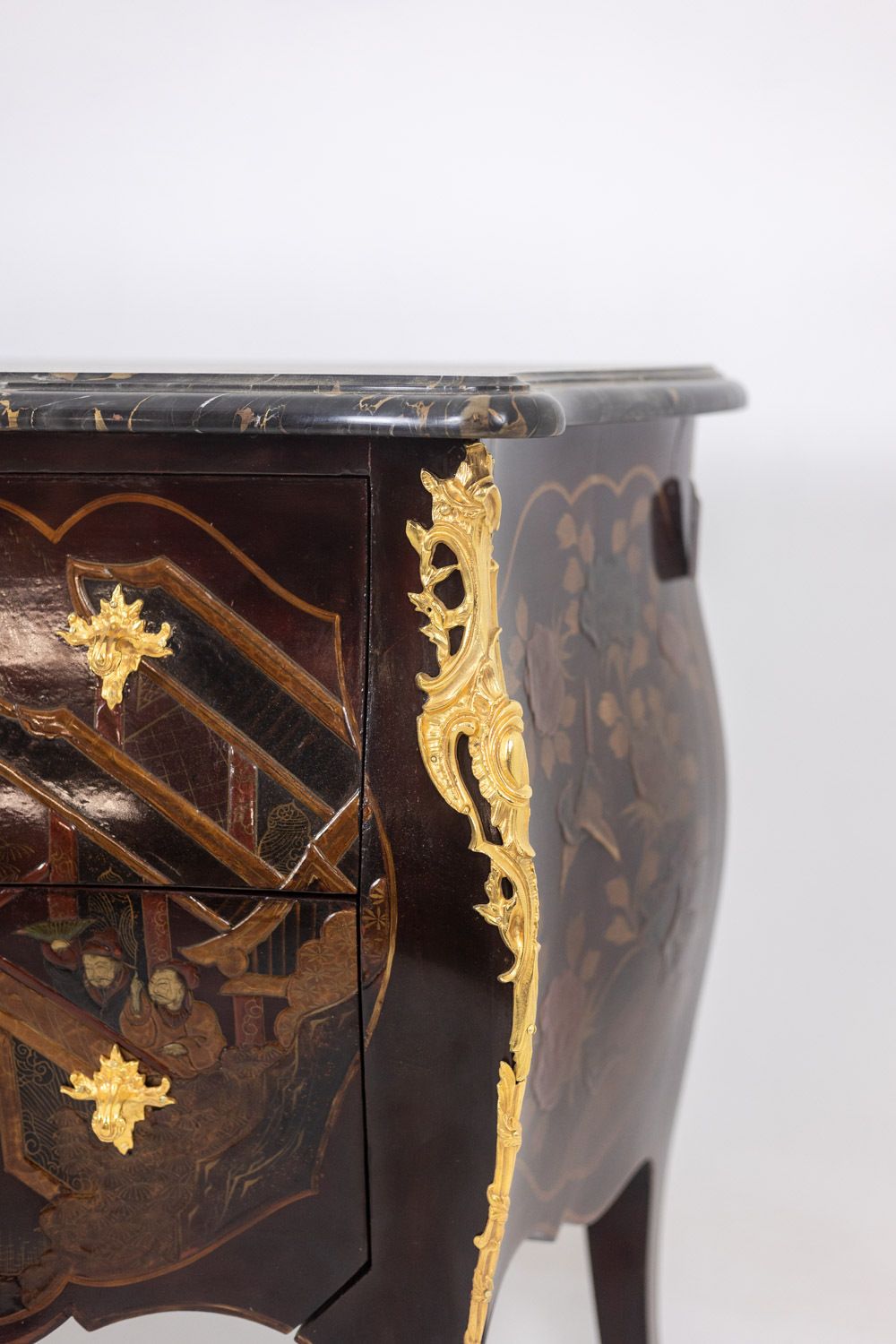 photo vinterior Lacquer Saute Chest Of Drawers With Marble. 1950s.