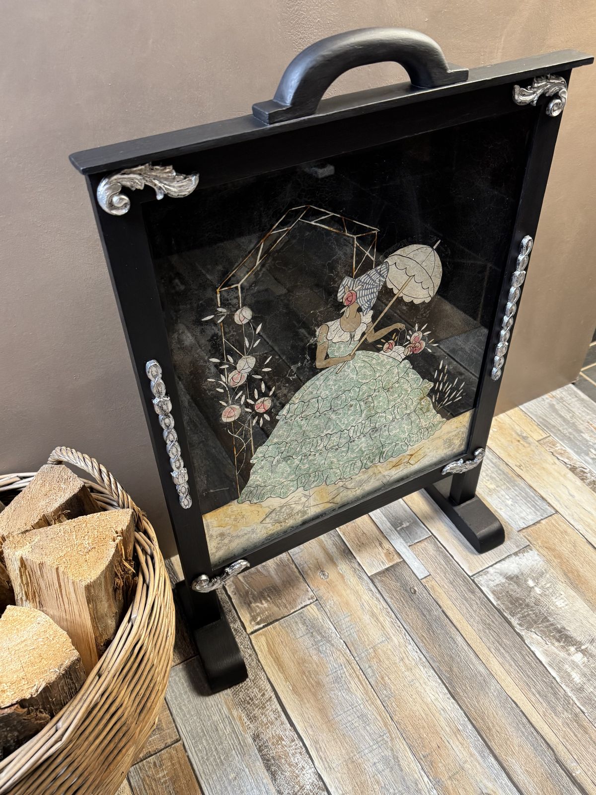 Elegant Glass Etching Fire Screen – Oak Frame With Silver Accents