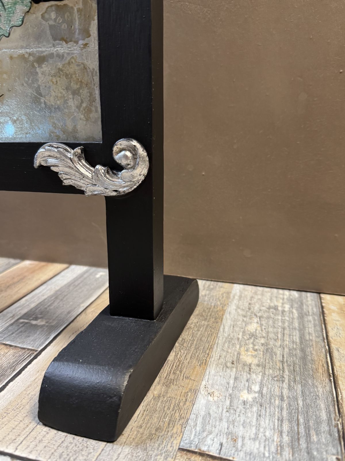 Elegant Glass Etching Fire Screen – Oak Frame With Silver Accents photo vinterior