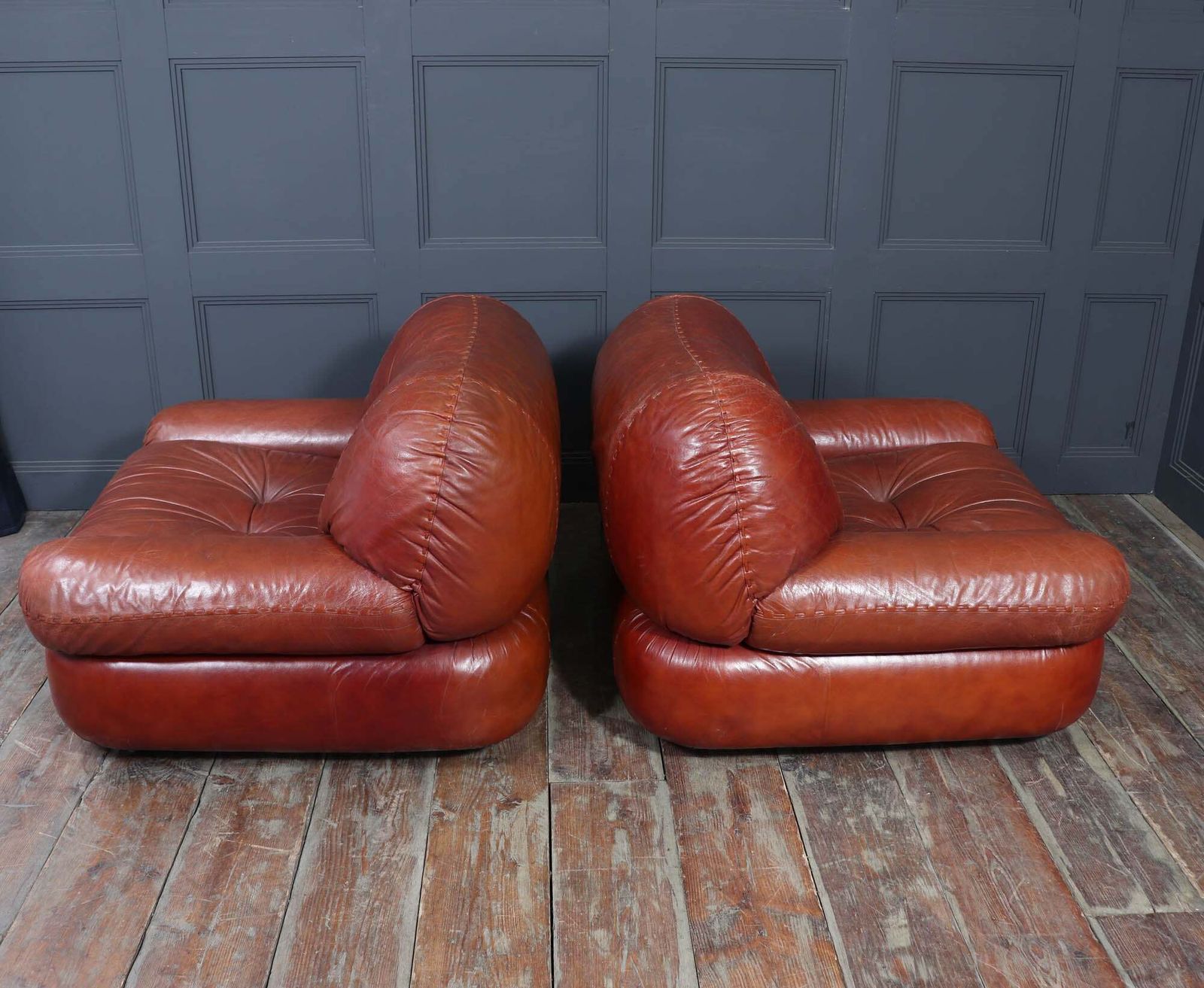 Furniture Pair Of Lounge Chairs In Leather By Sapporo For Mobil Girgi, Italy 1970 photo
